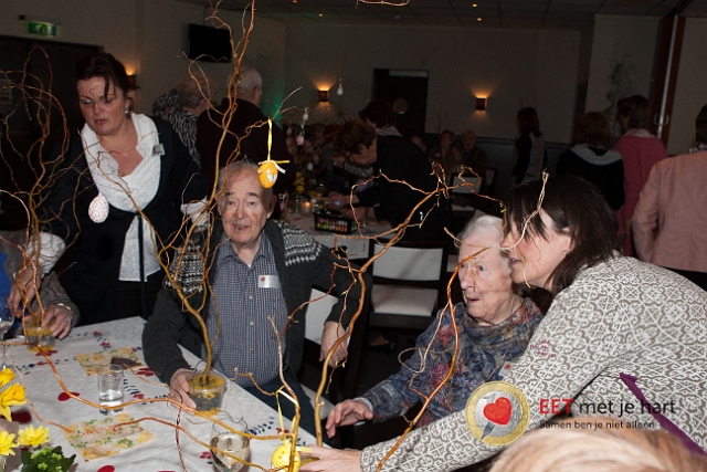 20150322 frans versteden fotografie - tilburginbeeld FRVE0760.jpg - eet met je hart lunch en creatieve workshop paastakken maken